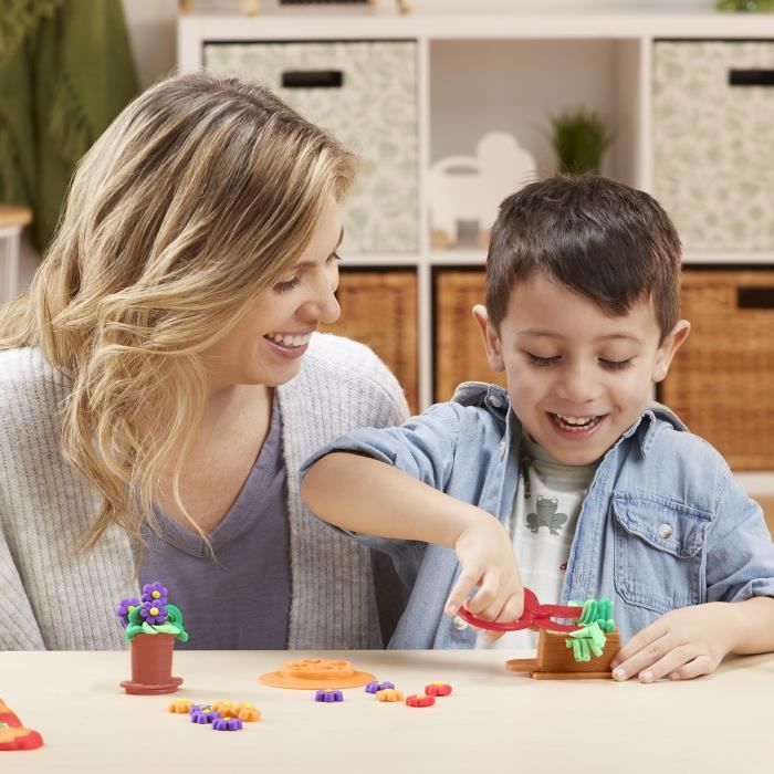 Play-Doh Mijn Kleine Tuin, boetseerkleiset voor het kweken van bloemen en fruit met accessoires, geschikt voor kinderen vanaf 3 jaar.