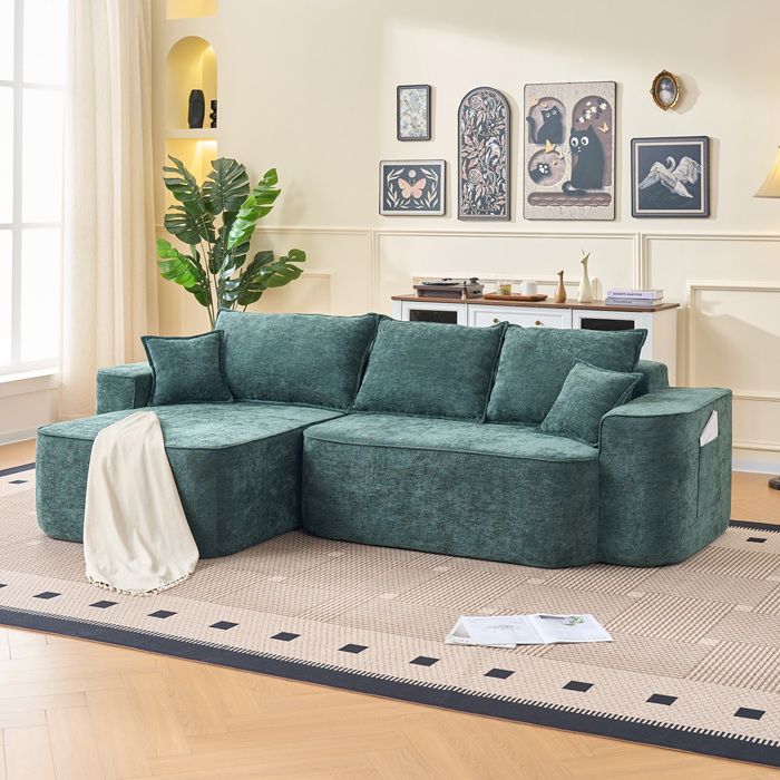L-förmiges Ecksofa „Cloud Couch“ mit Chaiselongue, extra tiefer Sitzfläche, wird montiert geliefert, modulares Sofa aus grünem Chenille für das Wohnzimmer