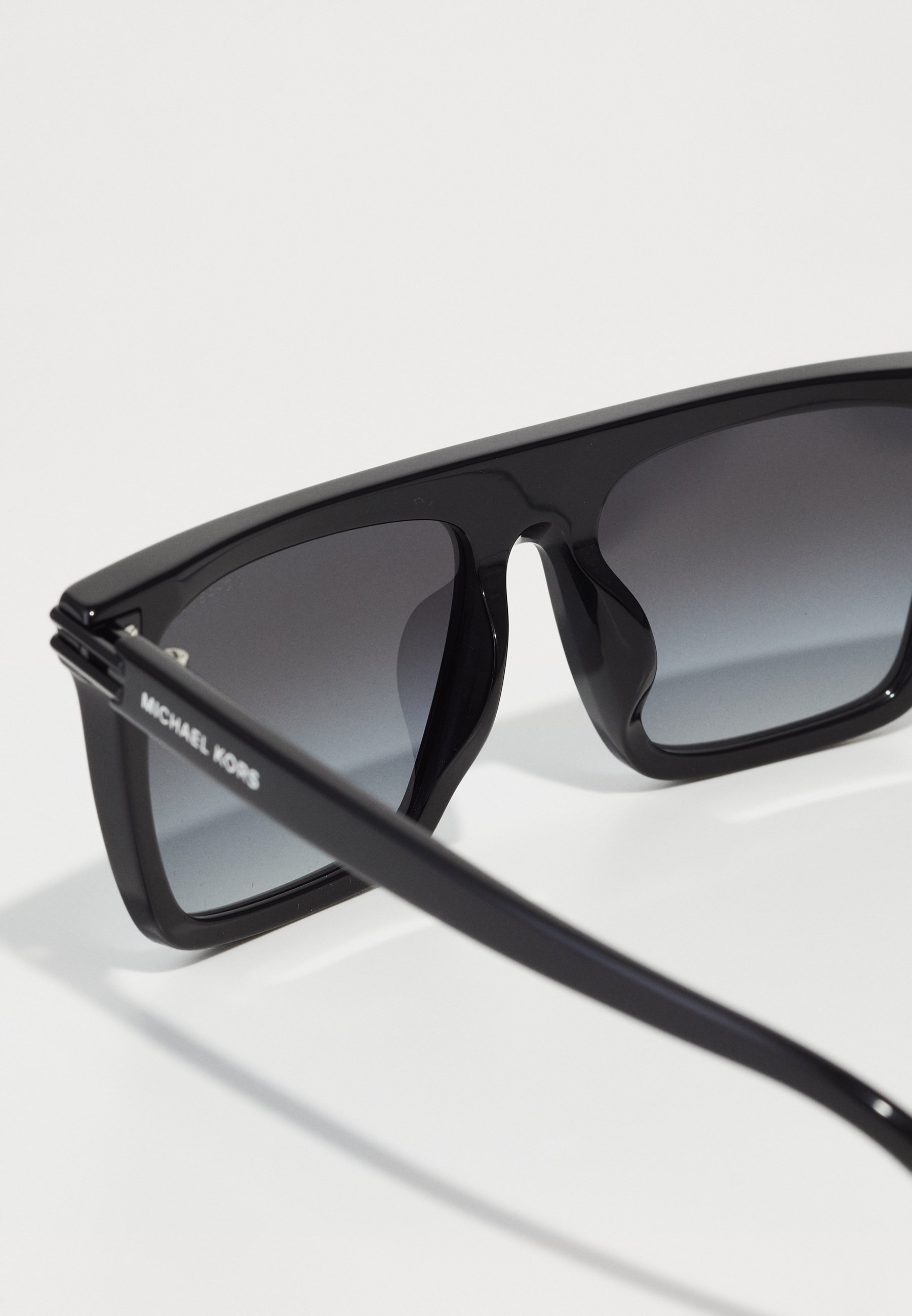Lunettes de soleil Michael Kors EDGEWATER - noires