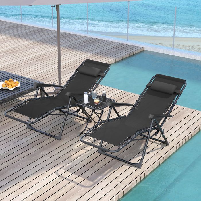 Set di 2 lettini prendisole pieghevoli e reclinabili con tavolino laterale - Outsunny - portabicchieri e poggiatesta - portata massima 120 kg - nero