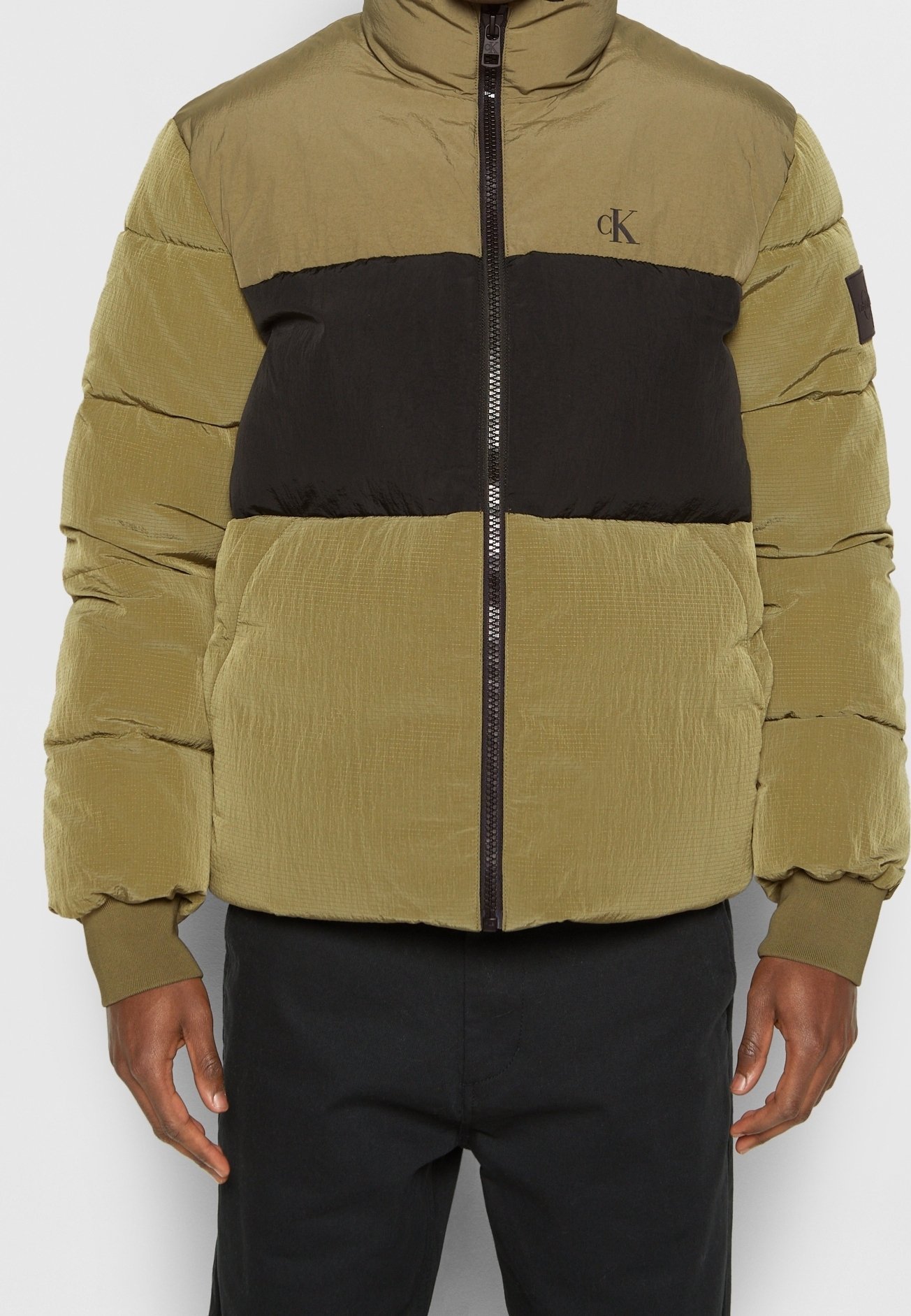 Calvin Klein Jeansi talvejakk - oliivroheline