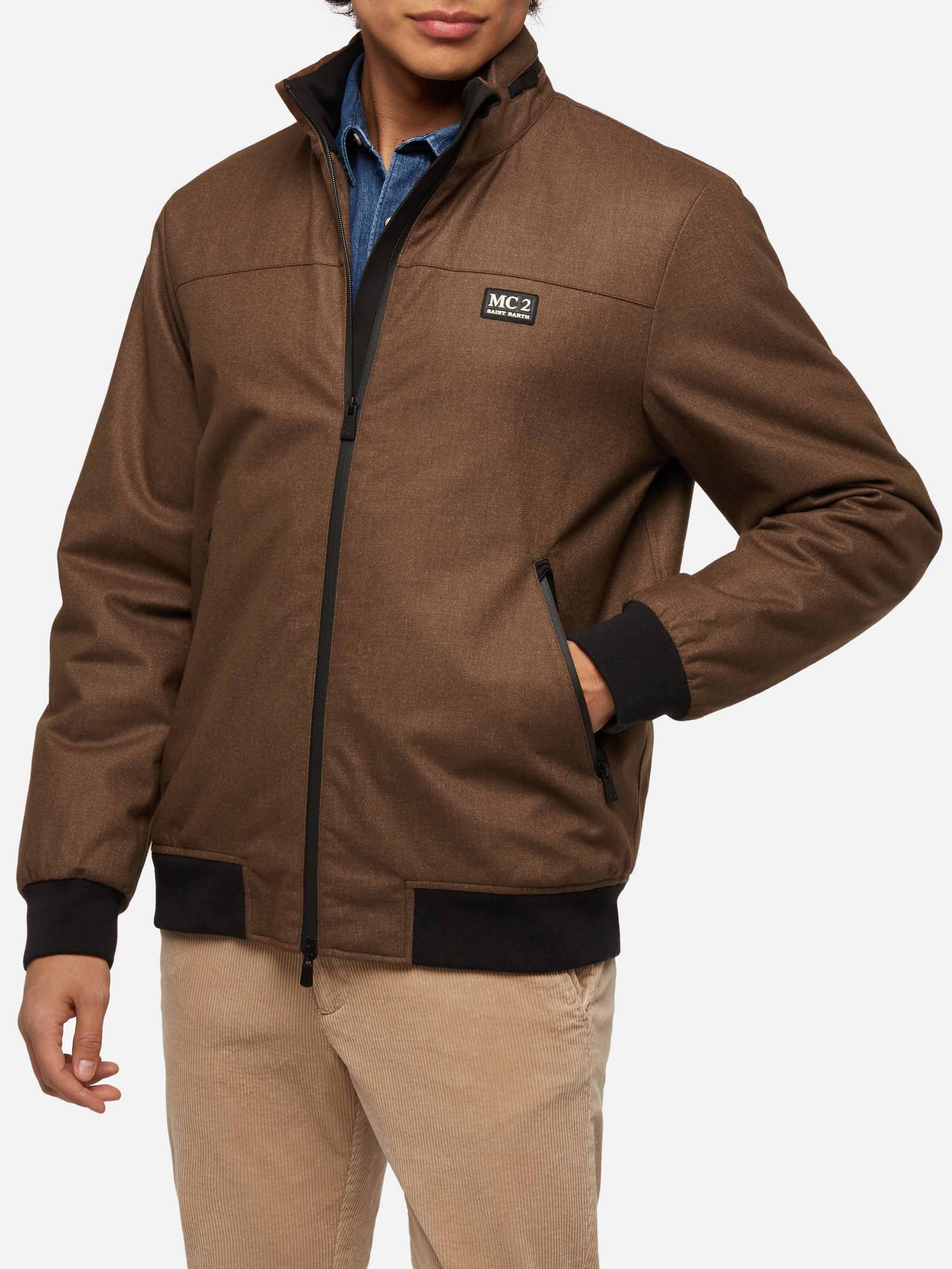 Chaqueta bomber de lana marrón campestre con forro de peluche.