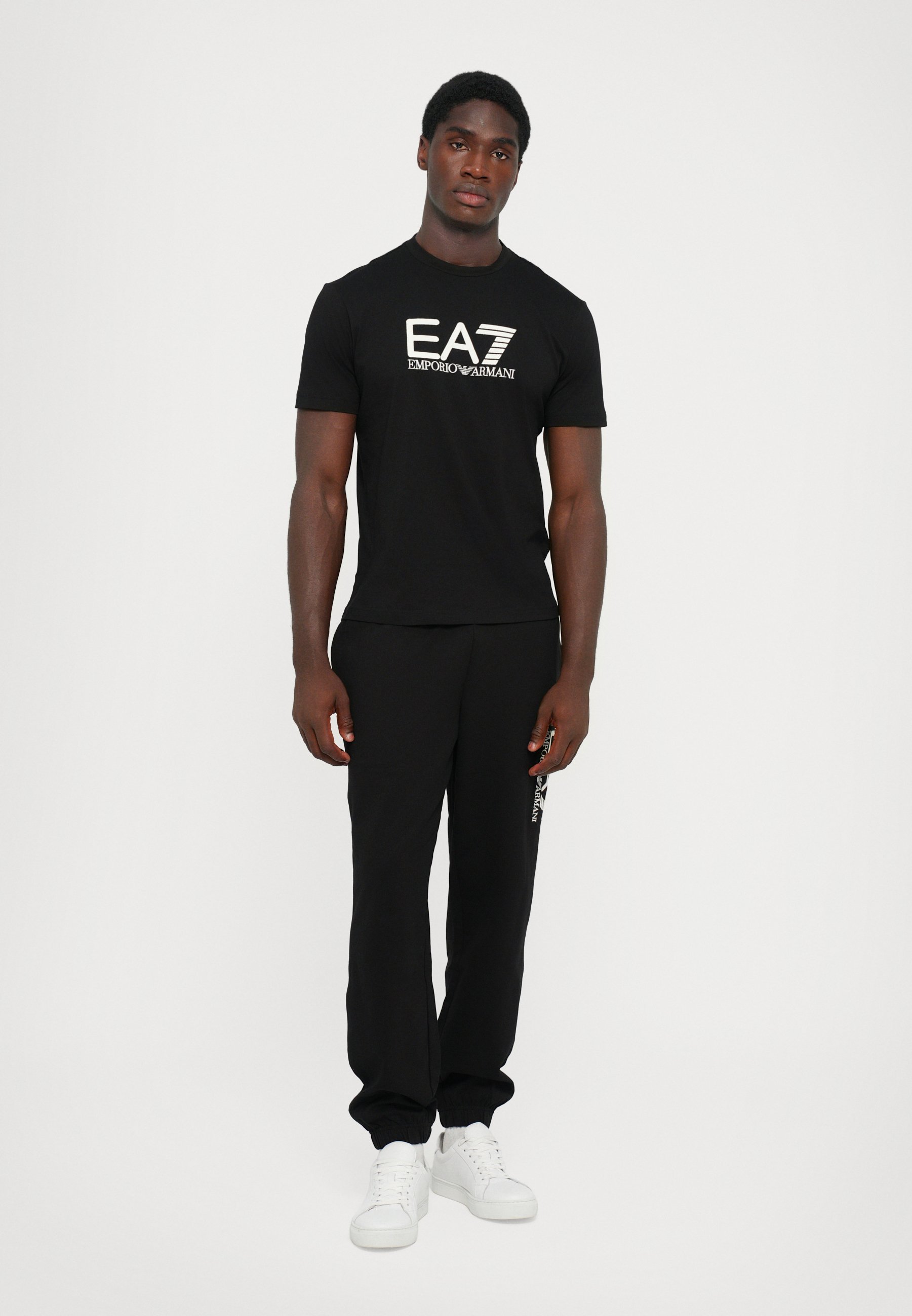 EA7 Emporio Armani TRAIN VISIBILITY TEE - T-shirt met print - zwart/crème