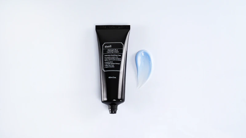 Creme calmante Klairs Midnight Blue para peles sensíveis e irritadas.