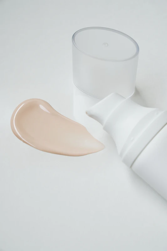 SKIN1004 Madagascar Centella Tone Brightening Tone-Up - Fluido tônico facial protetor solar com efeito iluminador.