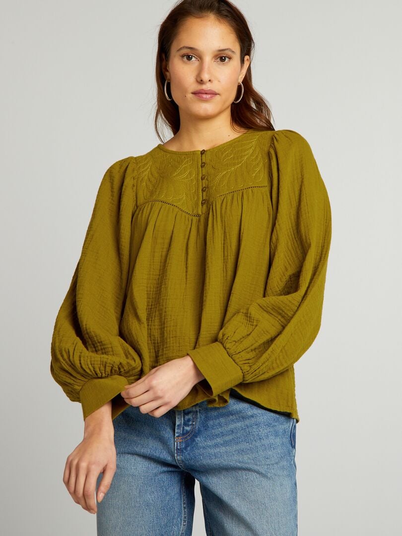 Blouse van katoenen gaas met borduurwerk - GROEN