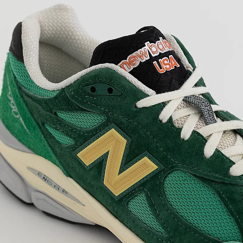 Tênis masculino 990v3, fabricado nos EUA - Verde com detalhes dourados