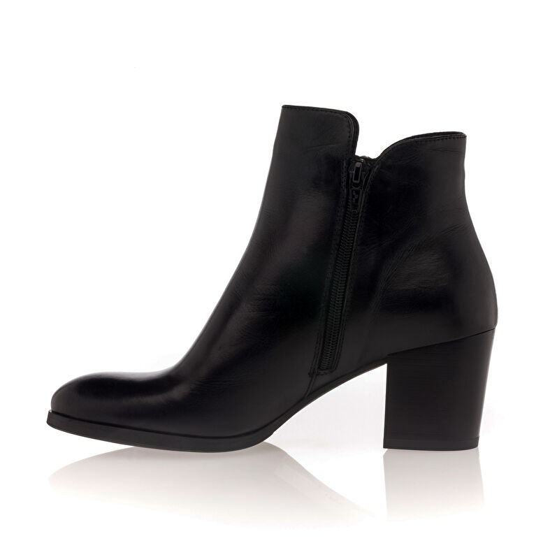 Schwarze Damenstiefel / Stiefeletten