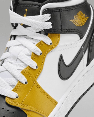 Air Jordan 1 Mid Older Kids' Shoes