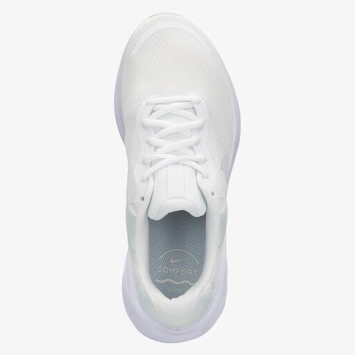  Nike Revolution 7