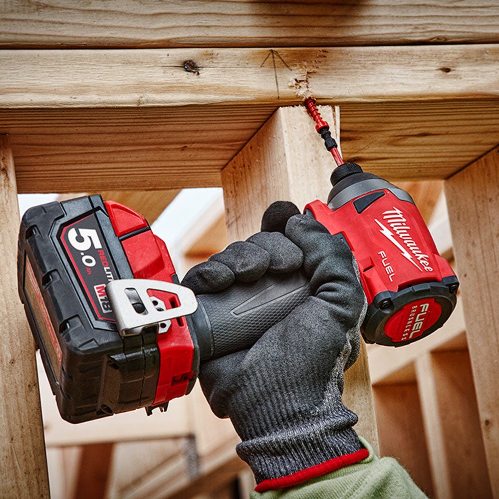 Parafusadeira de impacto hexagonal licenciada MILWAUKEE 18V Fuel™ de 1/4