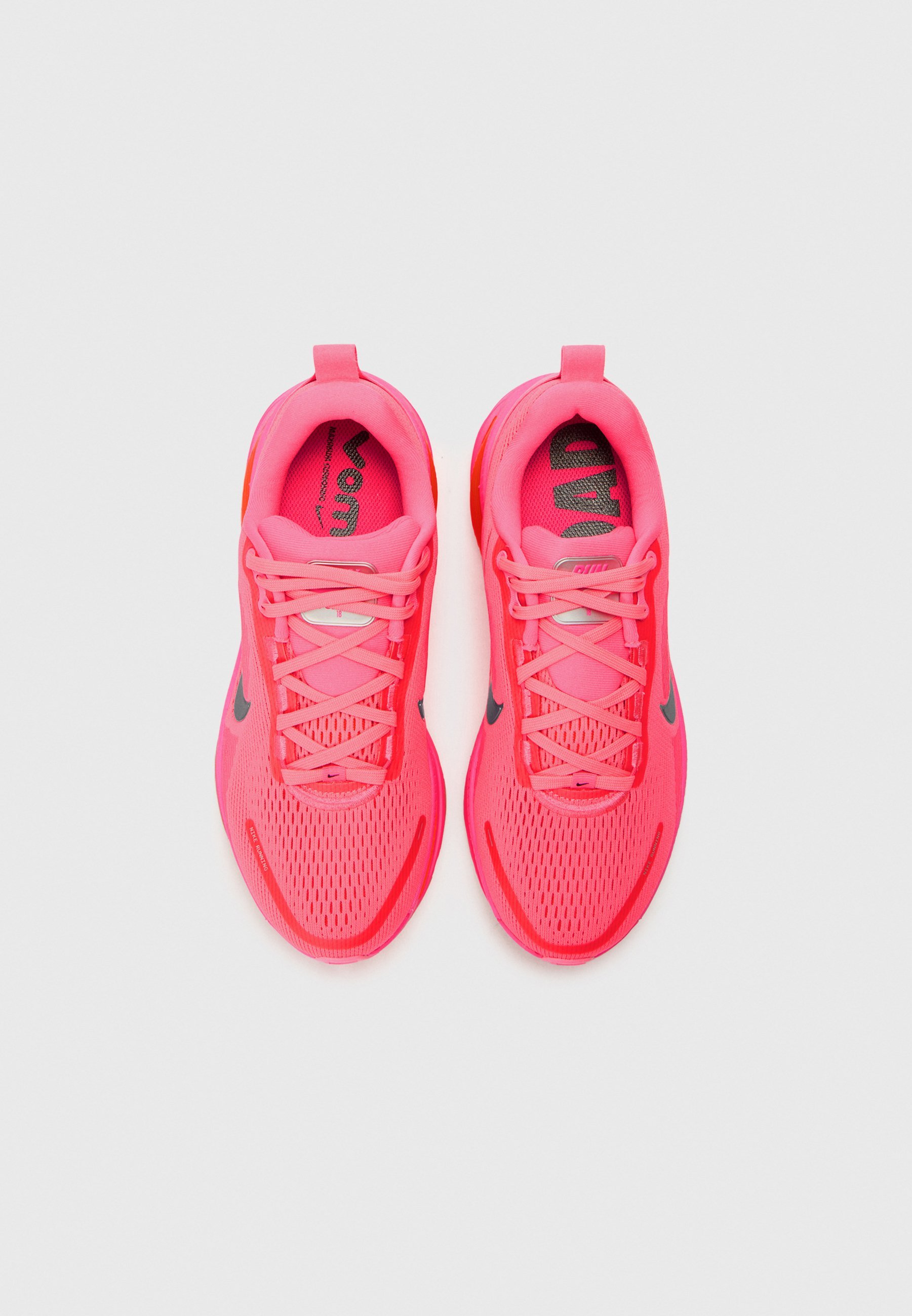 Nike Performance VOMERO 18 - Buty do biegania po asfalcie - różowe/srebrne/karmazynowe/intensywnie pomarańczowe/jasnobrązowe/intensywnie różowe