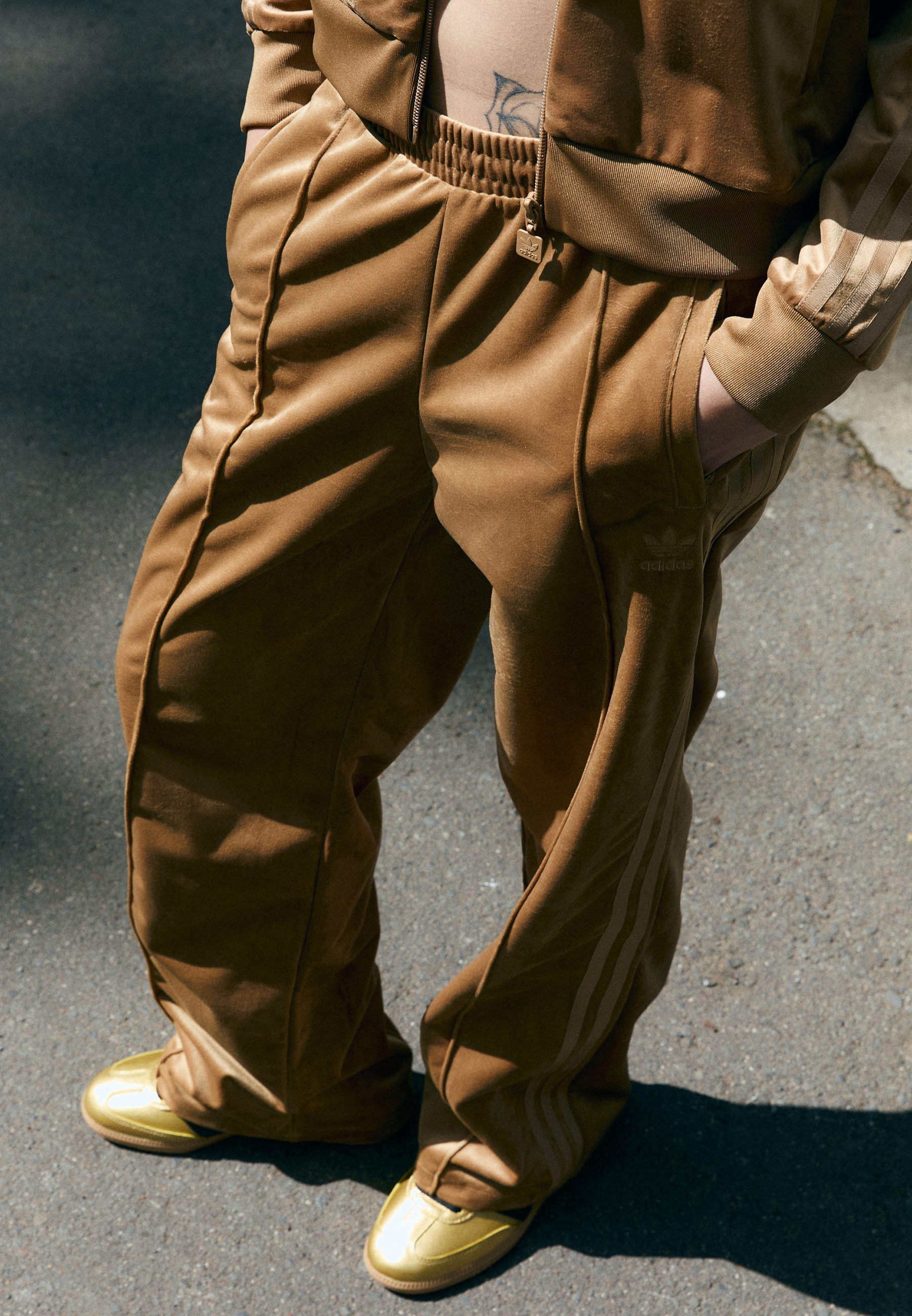 Teplákové nohavice adidas Originals