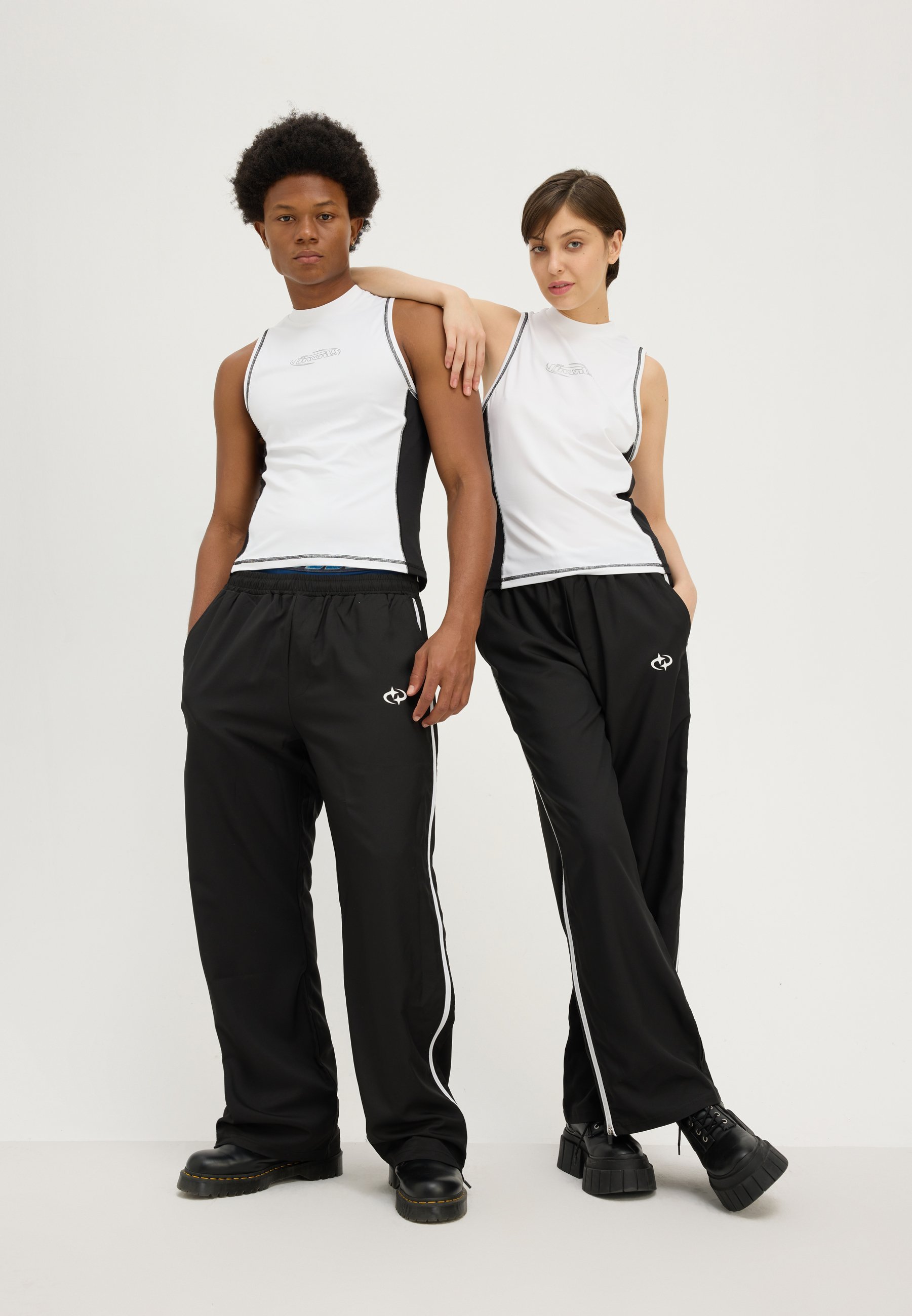 YOURTURN UNISEX - Pantaloni della tuta - neri