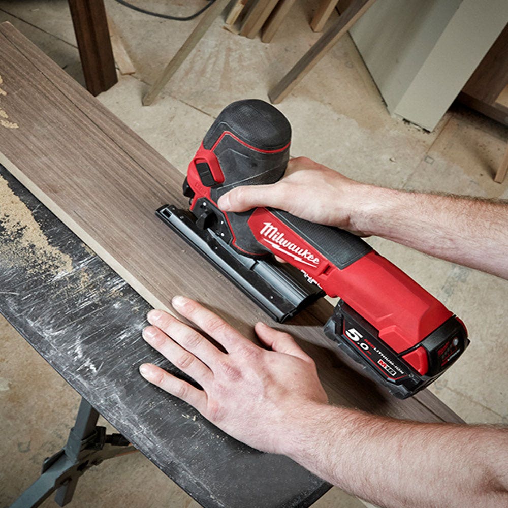 Ferăstrău vertical MILWAUKEE cu cilindru de 18 V și combustibil M18FBJS-0