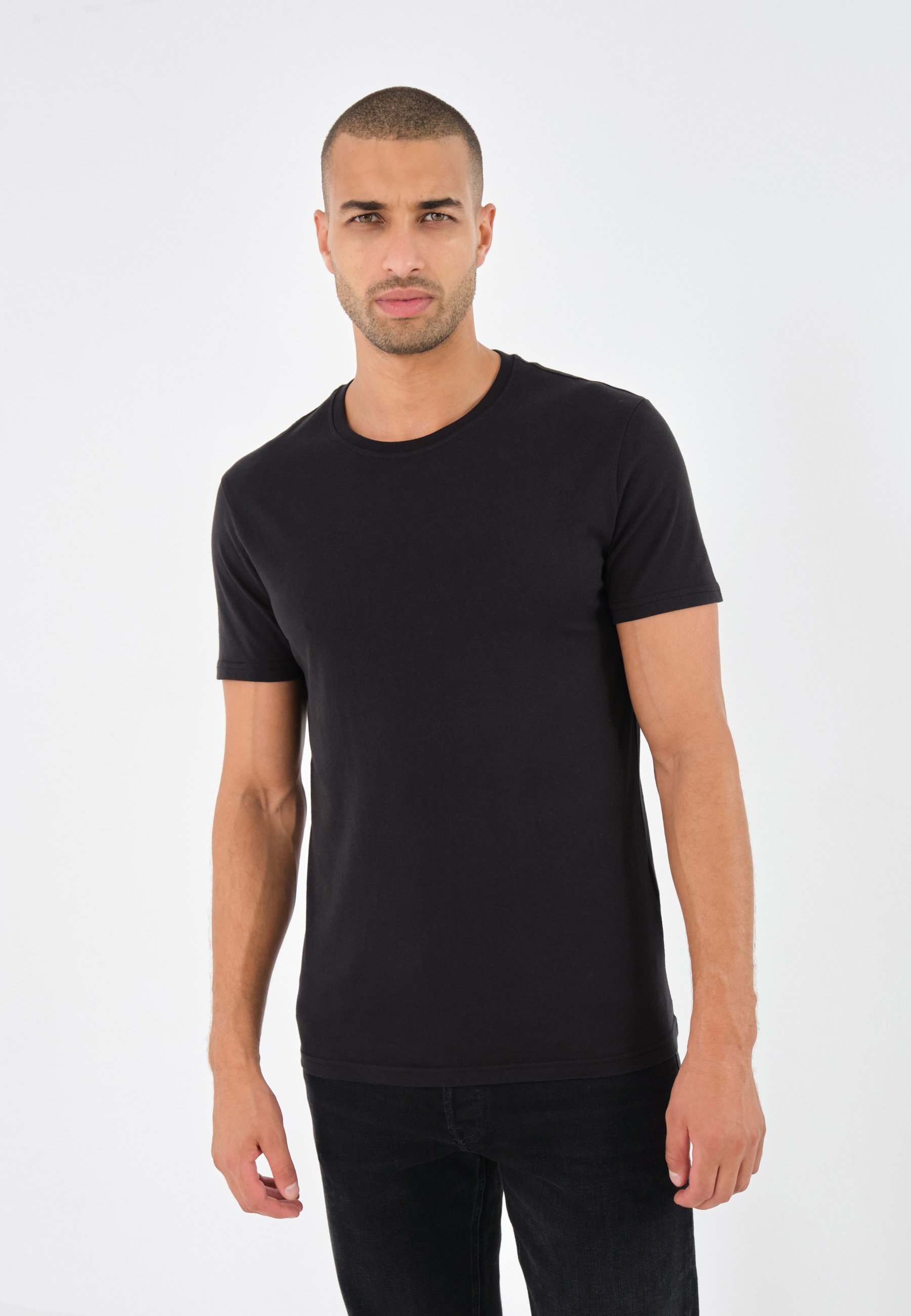 Pier One 5er-Pack – Basic-T-Shirt – Schwarz