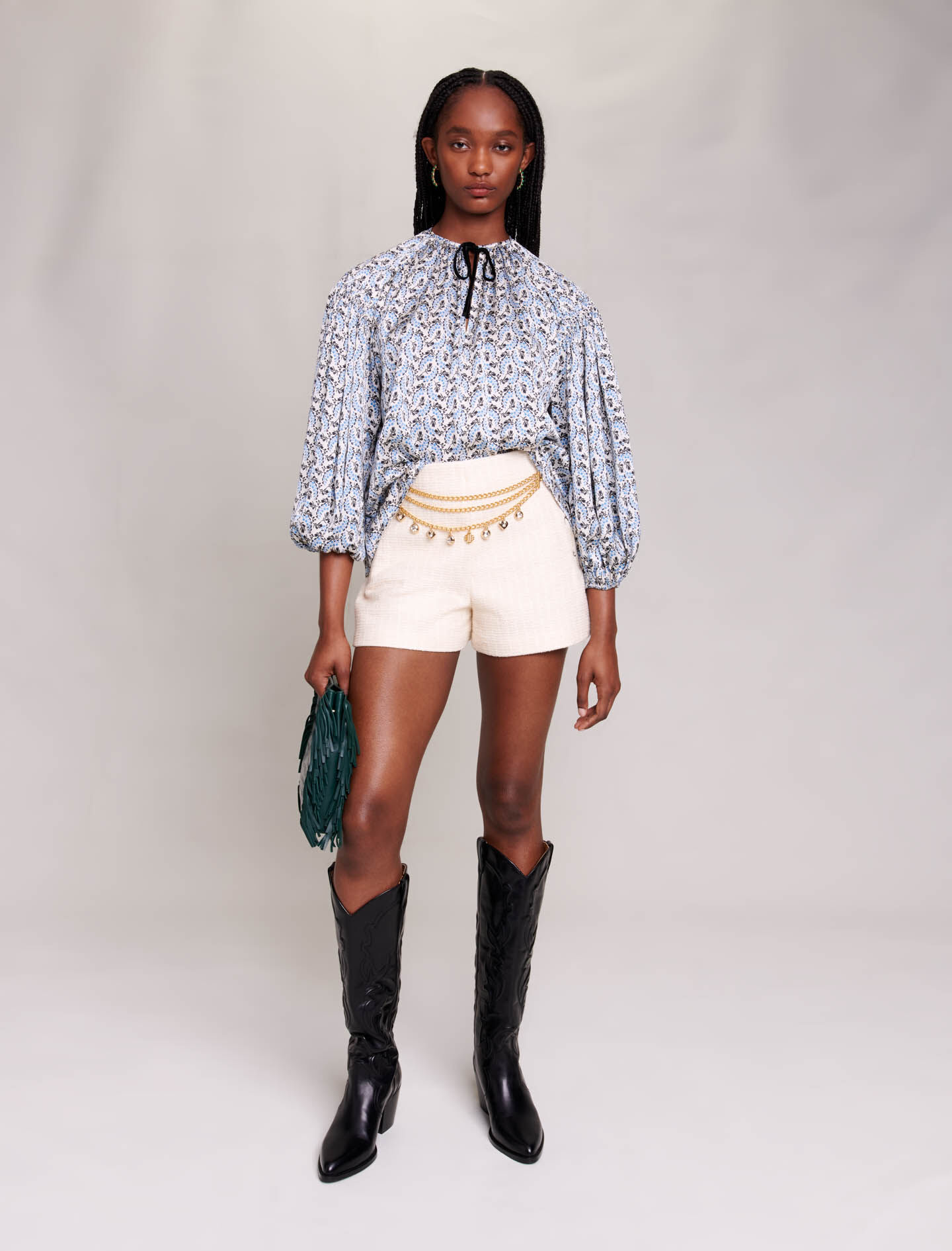Wijde satijnen blouse-Brin de muguet ecru/blauw