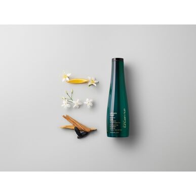 Shu Uemura Ultimate Reset Extreme Repair -shampoo erittäin vaurioituneille hiuksille 300 ml