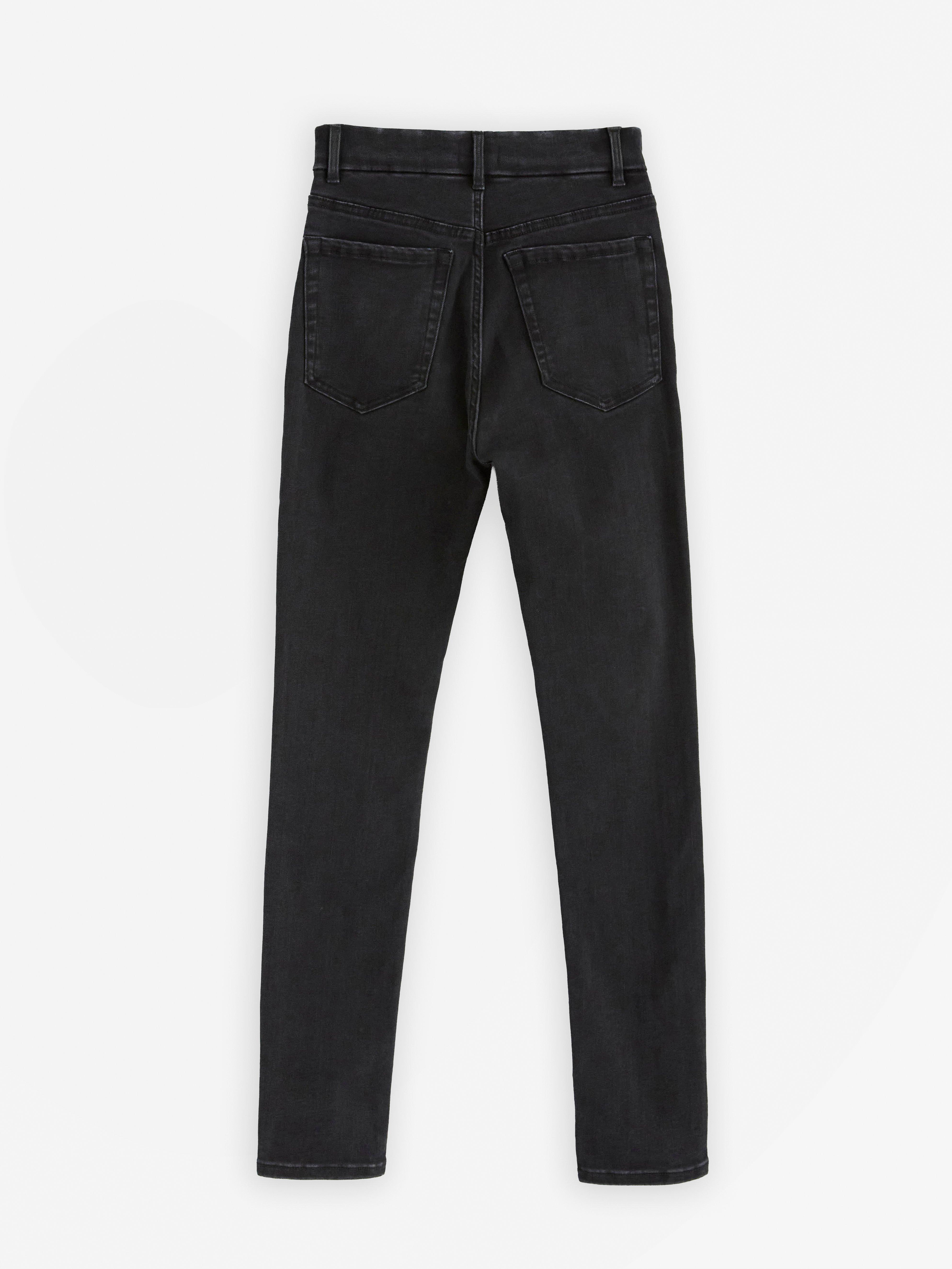 Calça jeans SLIM Clara superstretch, tamanho médio-alto, preta.