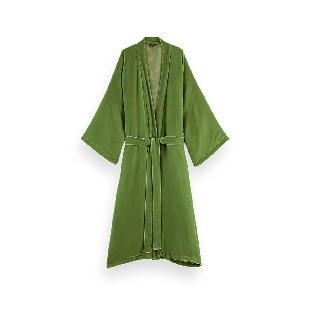 Kimono de la collection House of Rituals Saigon, en velours de soie et viscose.