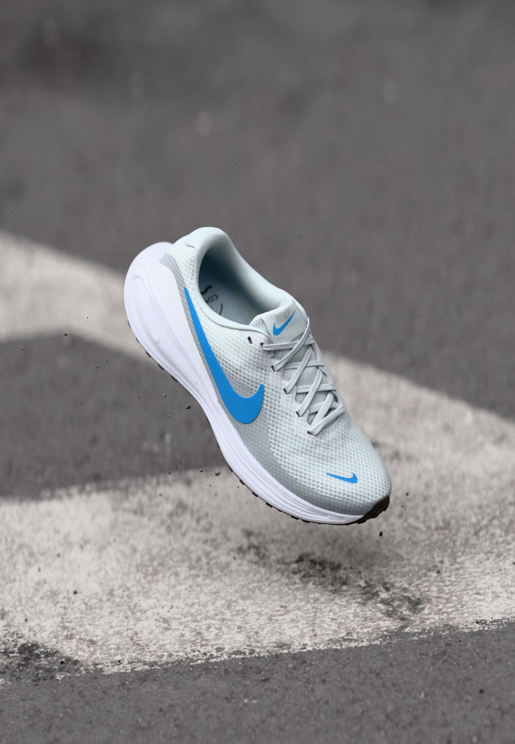 Nike Performance REVOLUTION 8 - Běžecké boty na silnici - black/white/black