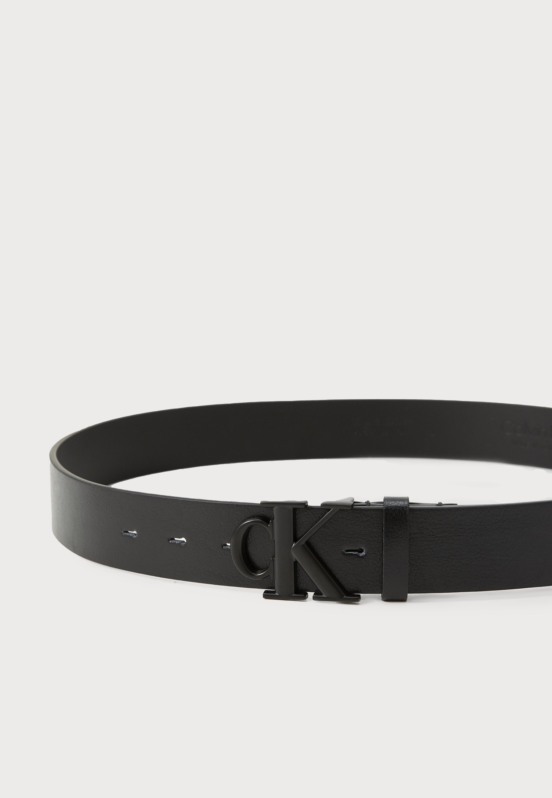 Calvin Klein BUCKLE TUMBLED - Opasok - čierny/matne čierny