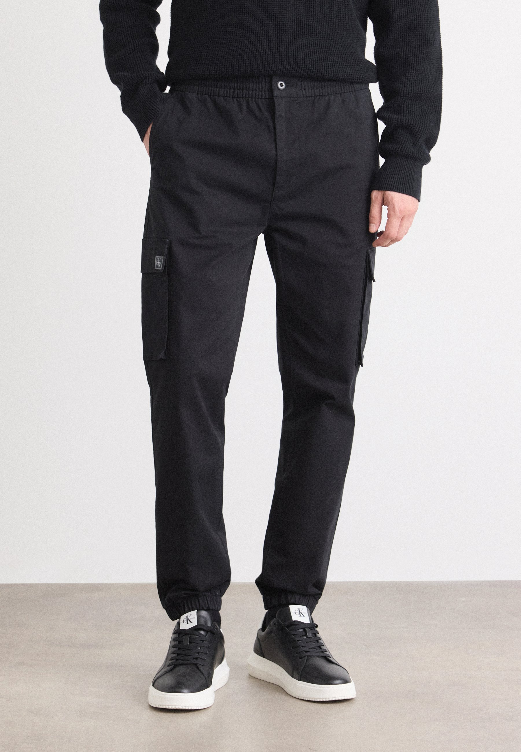 Pantaloni cargo Calvin Klein Jeans - neri