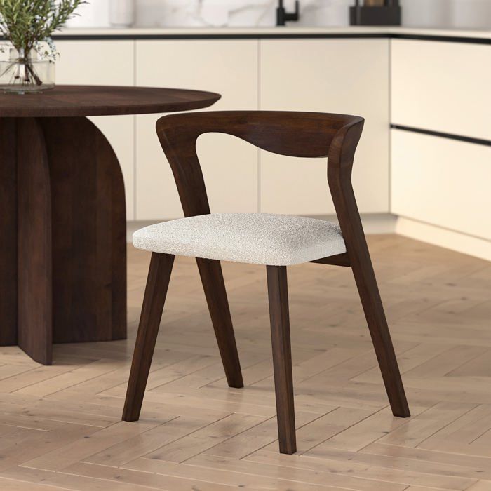 Chaise en bois d'hévéa foncé et tissu bouclé crème - Vega - Rendez-Vous Déco