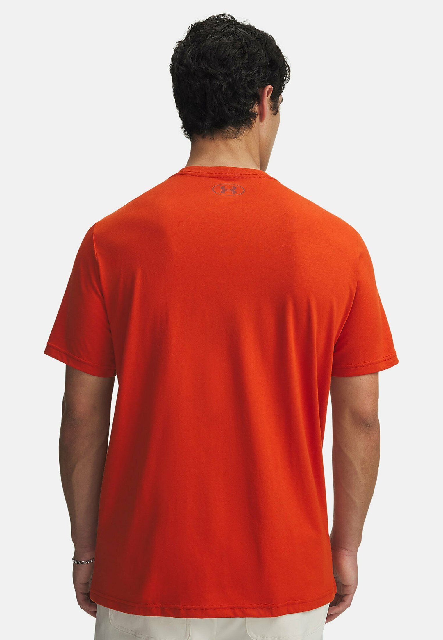 Logo Under Armour sur la poitrine gauche - T-shirt imprimé - orange surplus