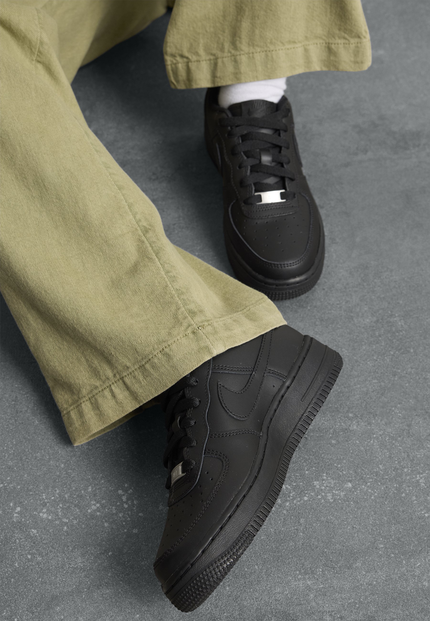 Nike Sportswear AIR FORCE 1 LE - Sneakers - zwart