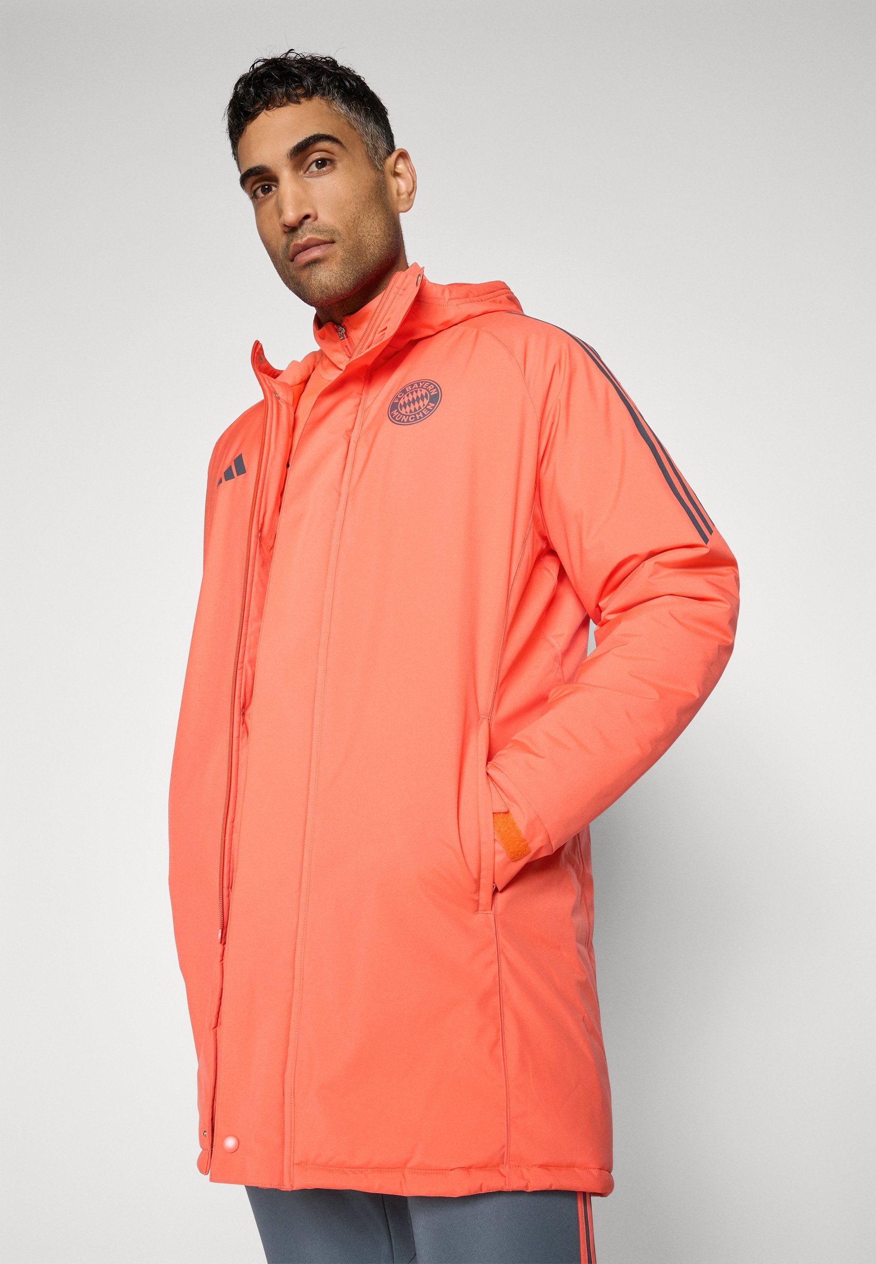 adidas Performance FC BAYERN MÜNCHEN WINTERMANTEL - Wintermantel - leichtes Koralle