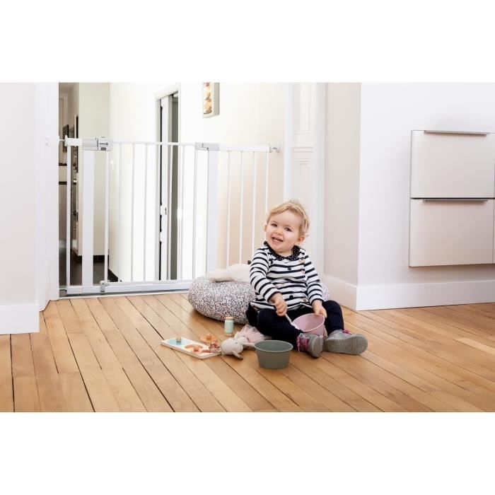 SAFETY 1ST Easy Close Child Safety Gate - Metal - 73 to 80 cm - Pressure-mounted, no screws or drilling required - White