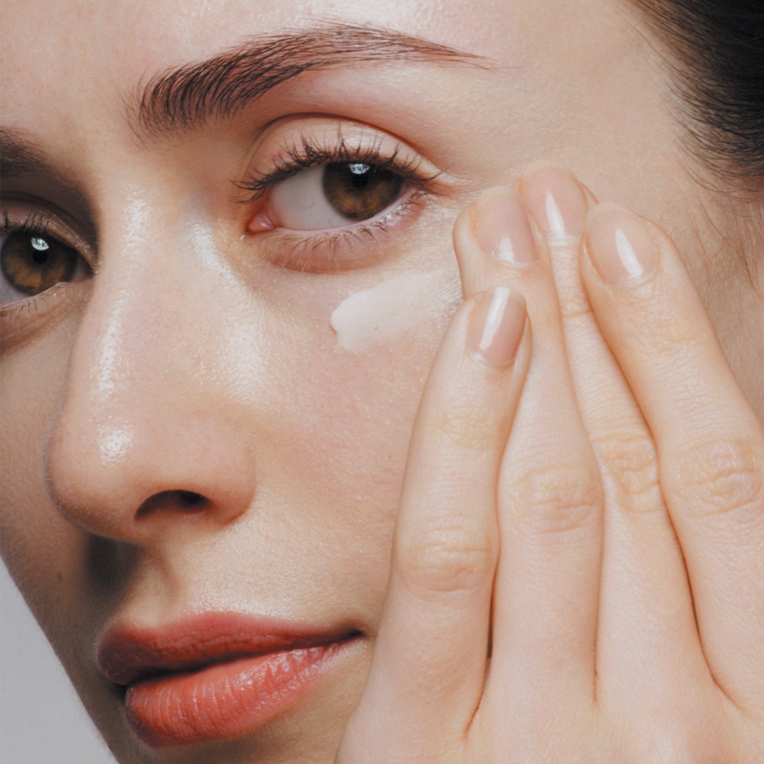 Shiseido Anti-Aging Care Future Solution LX regenerirajuća krema za područje oko očiju i usana – 17 ml