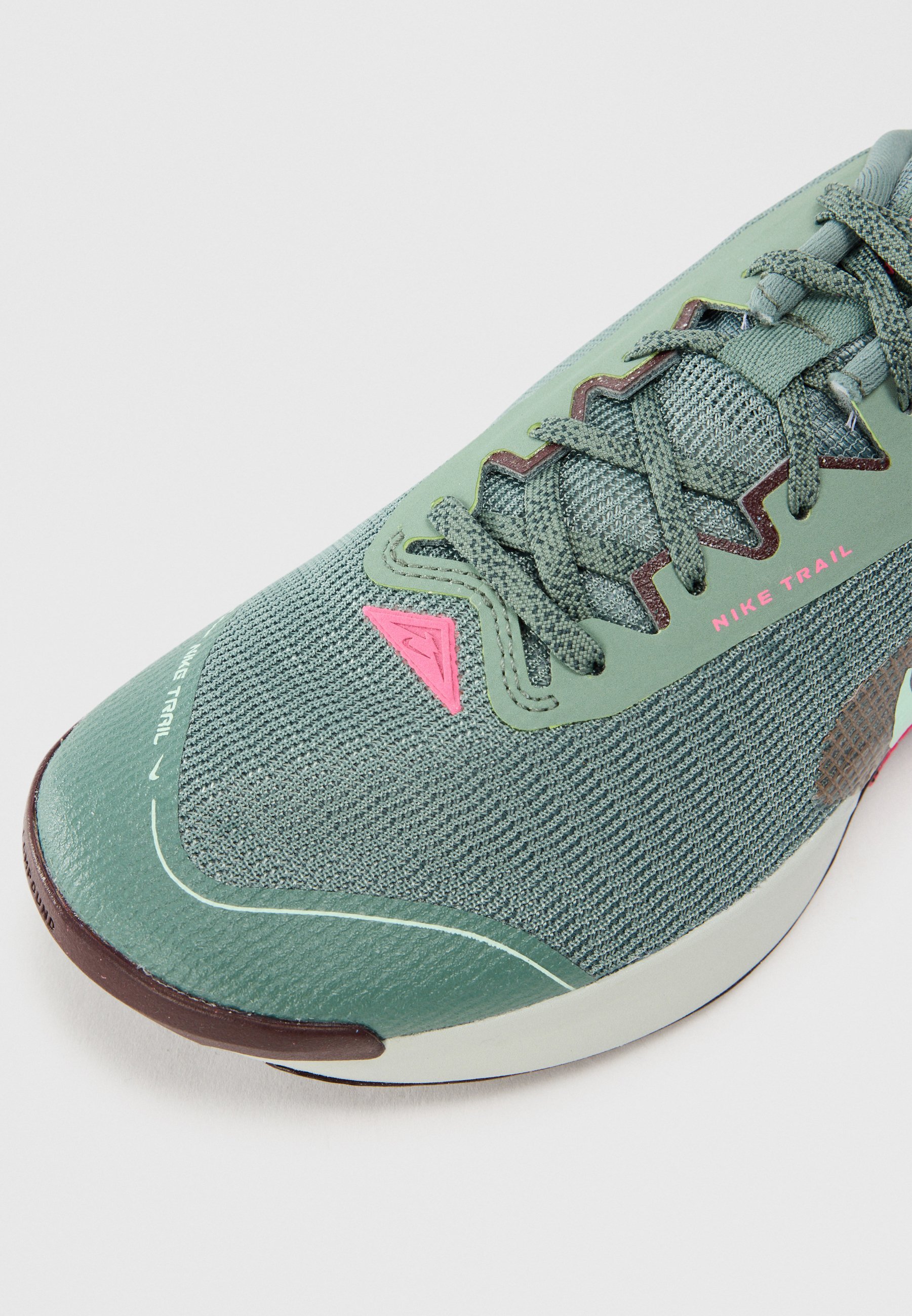 Nike Performance JUNIPER 3 - Buty do biegania w terenie - zielony/miętowy/bordowy crush/jasnosrebrny/intensywnie różowy/algi