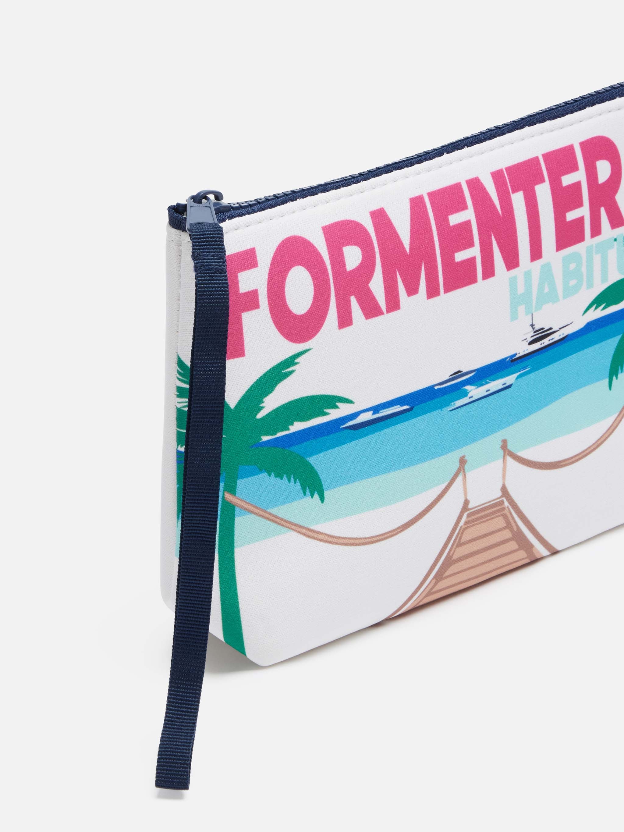 Aline scuba clutch tas met print van een ansichtkaart van Formentera