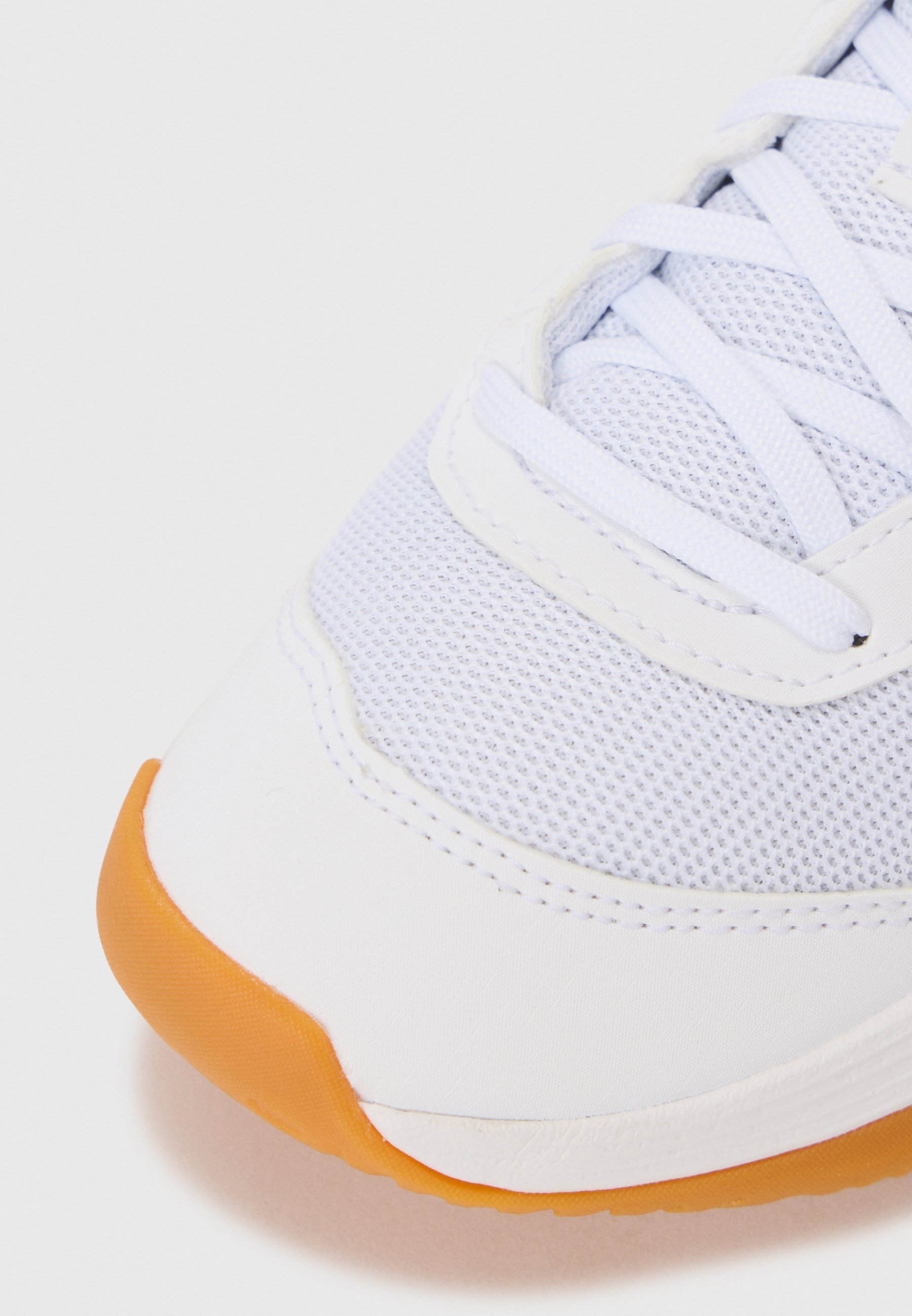 Puma VARION II UNISEX - Házenkářské boty - white/berry