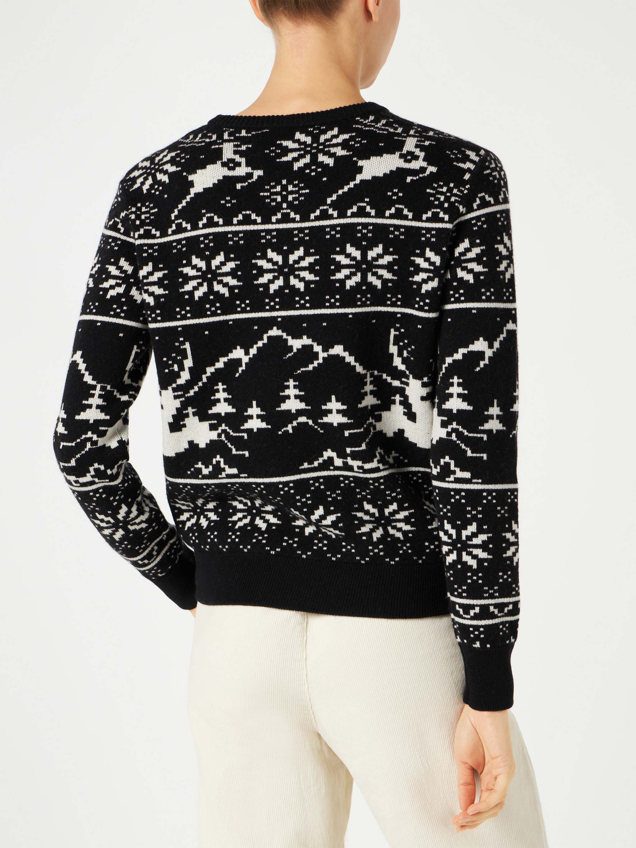Damenpullover mit norwegischem Muster und Sun-Moritz-Stickerei