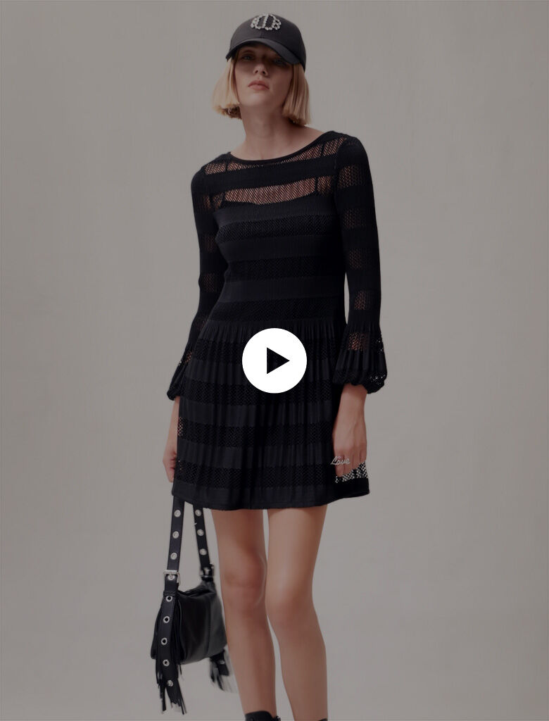 Rochie scurtă din tricot ajurat - Negru