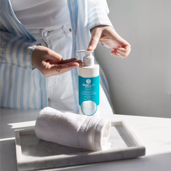 Acqua micellare BasicLab per pelli secche e sensibili 500 ml