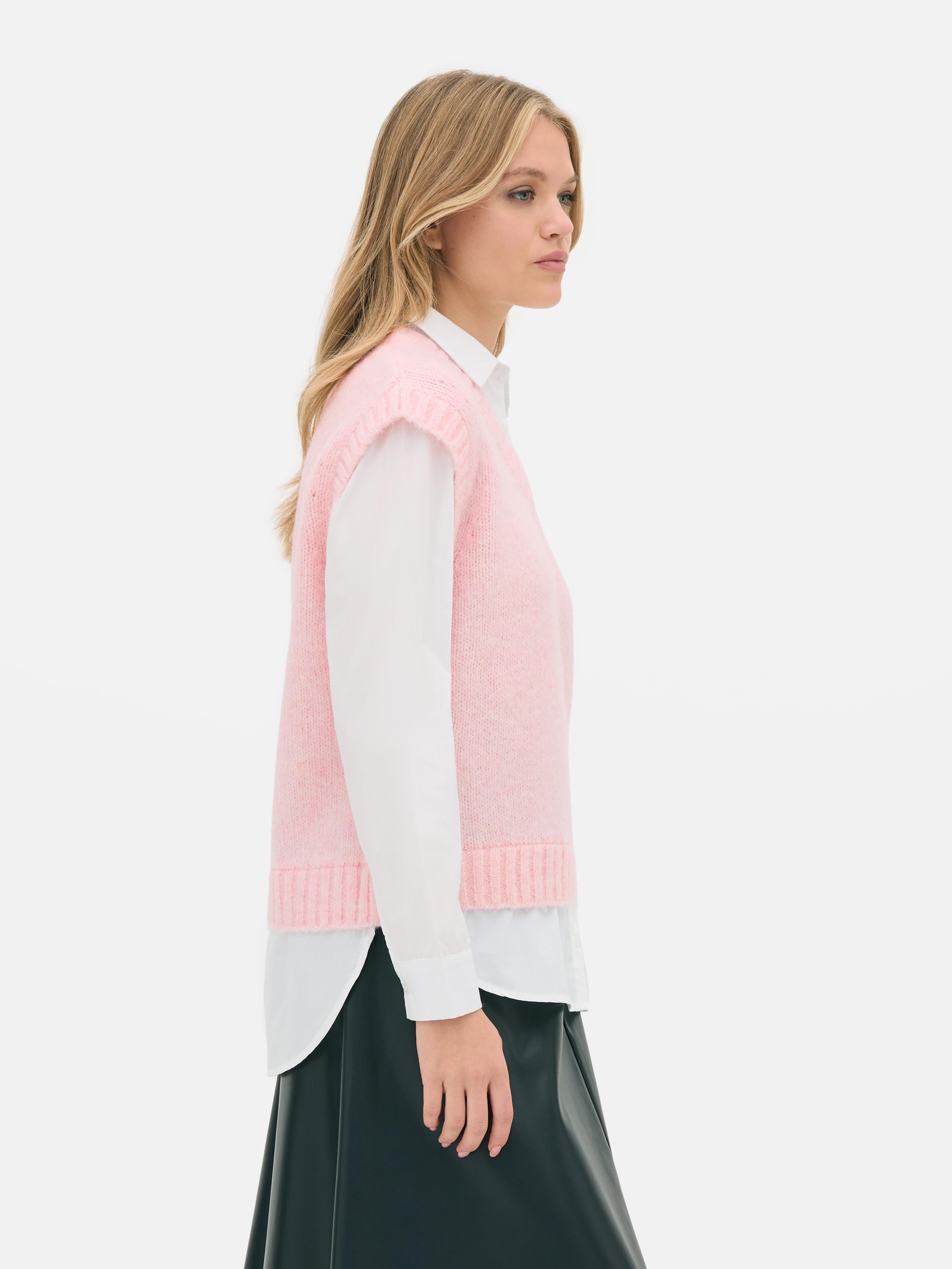 2-in-1 overhemd en spencer Ga voor moeiteloze stijl met deze gebreide spencer met een overhemd met kraag eronder