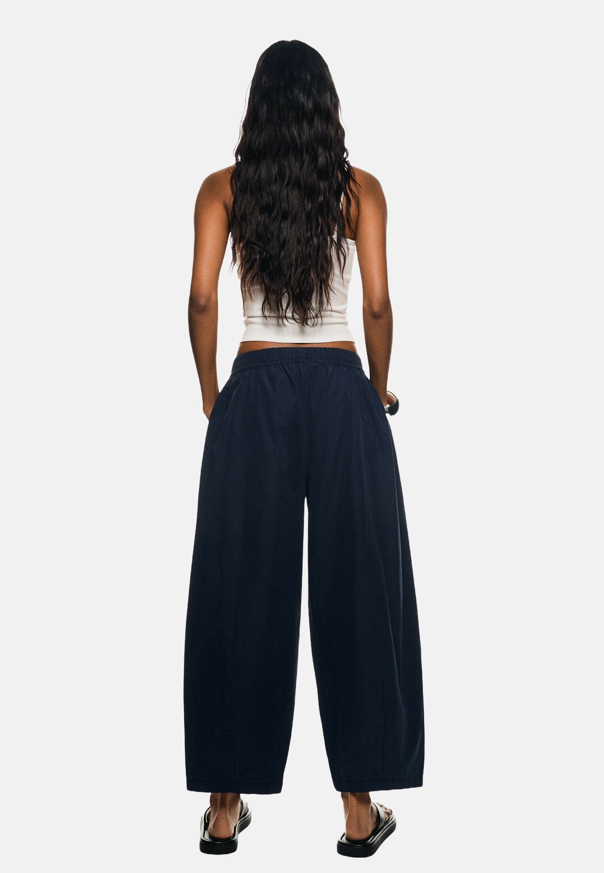 Bershka CROPPED - Pantalon - bleu foncé