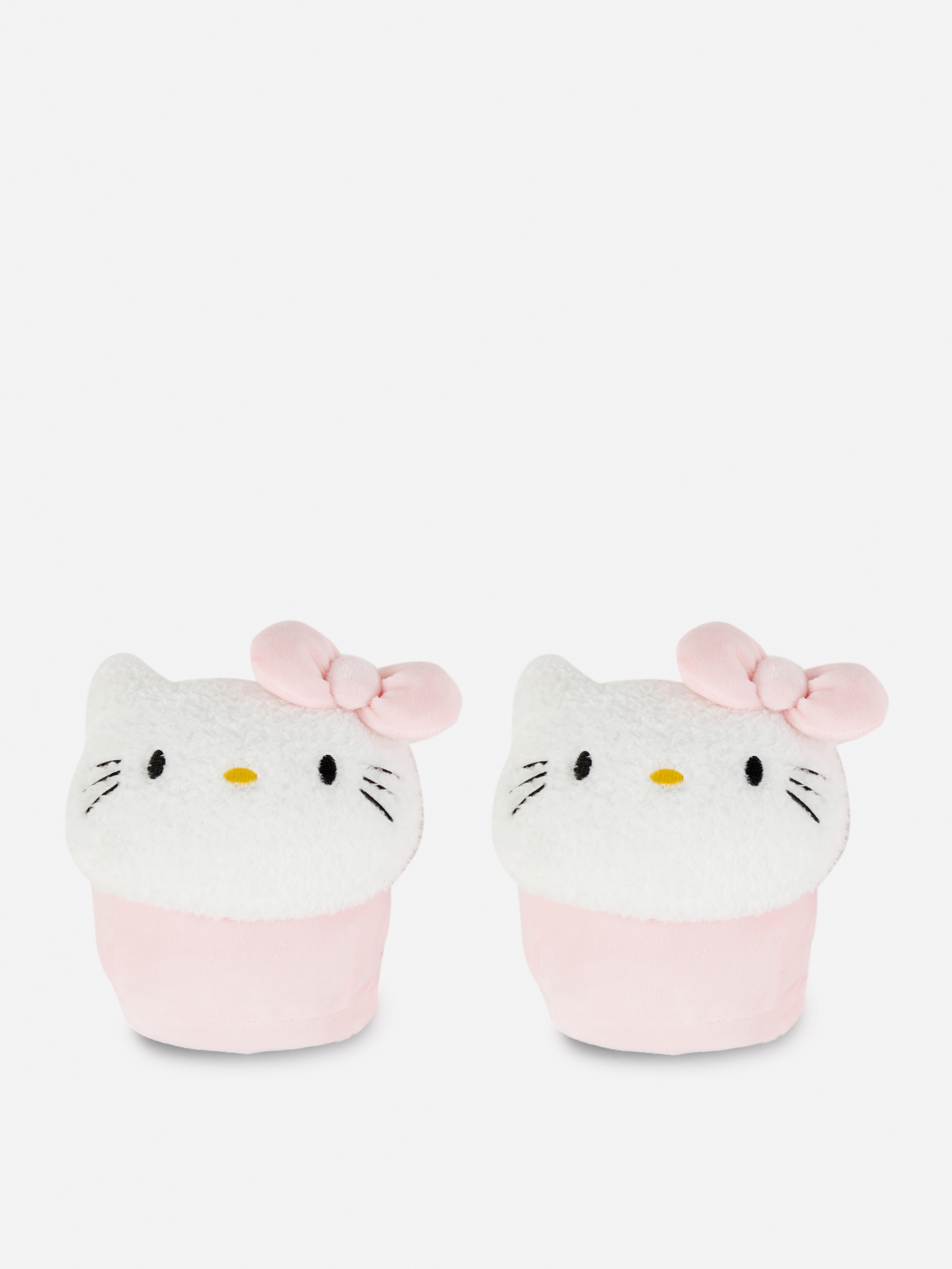 Papuci de pluș Hello Kitty Acești papuci au modele de pluș Hello Kitty