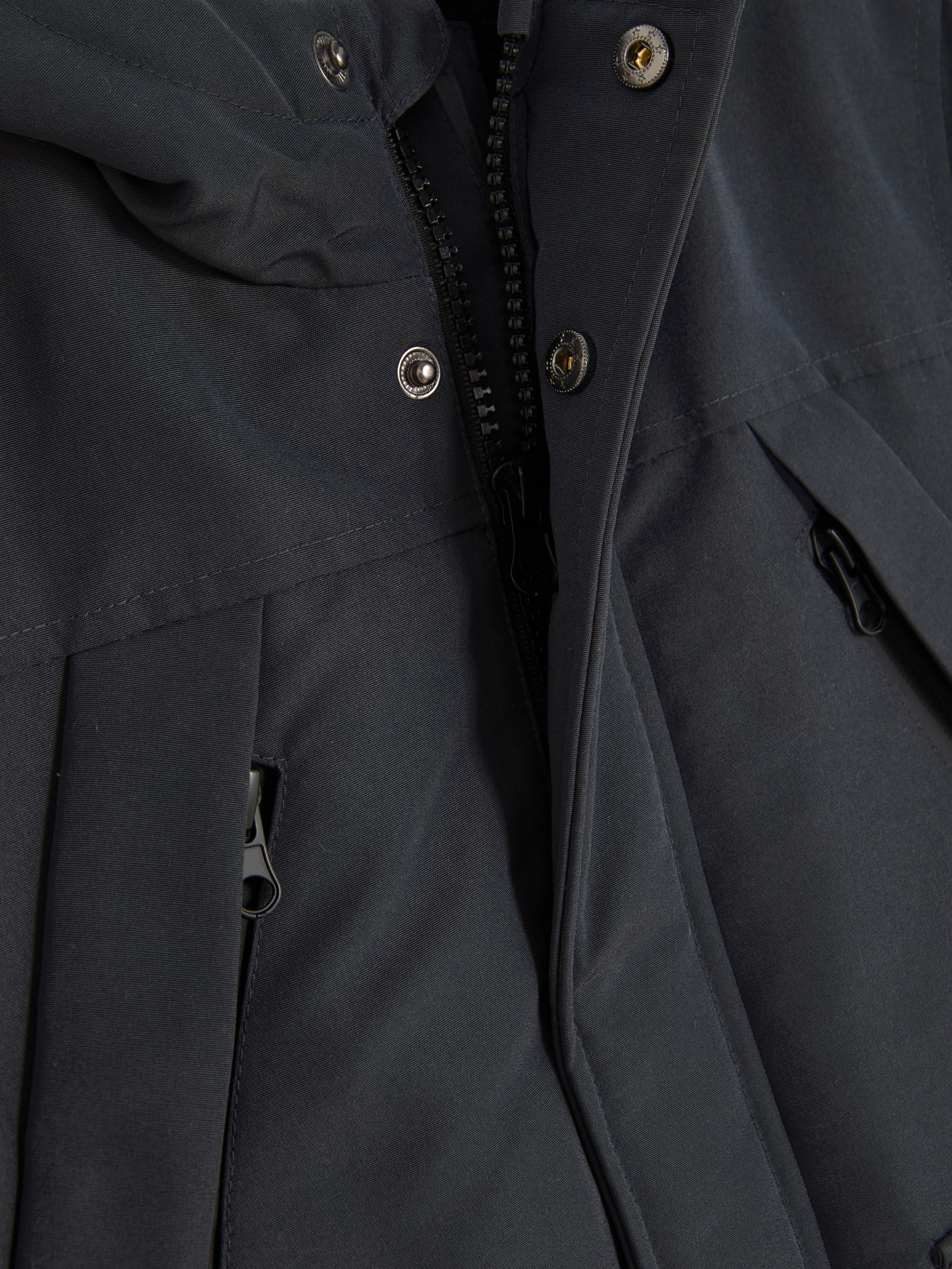 Utility-Parka Ein eleganter Parka für einen minimalistischen Outdoor-Stil