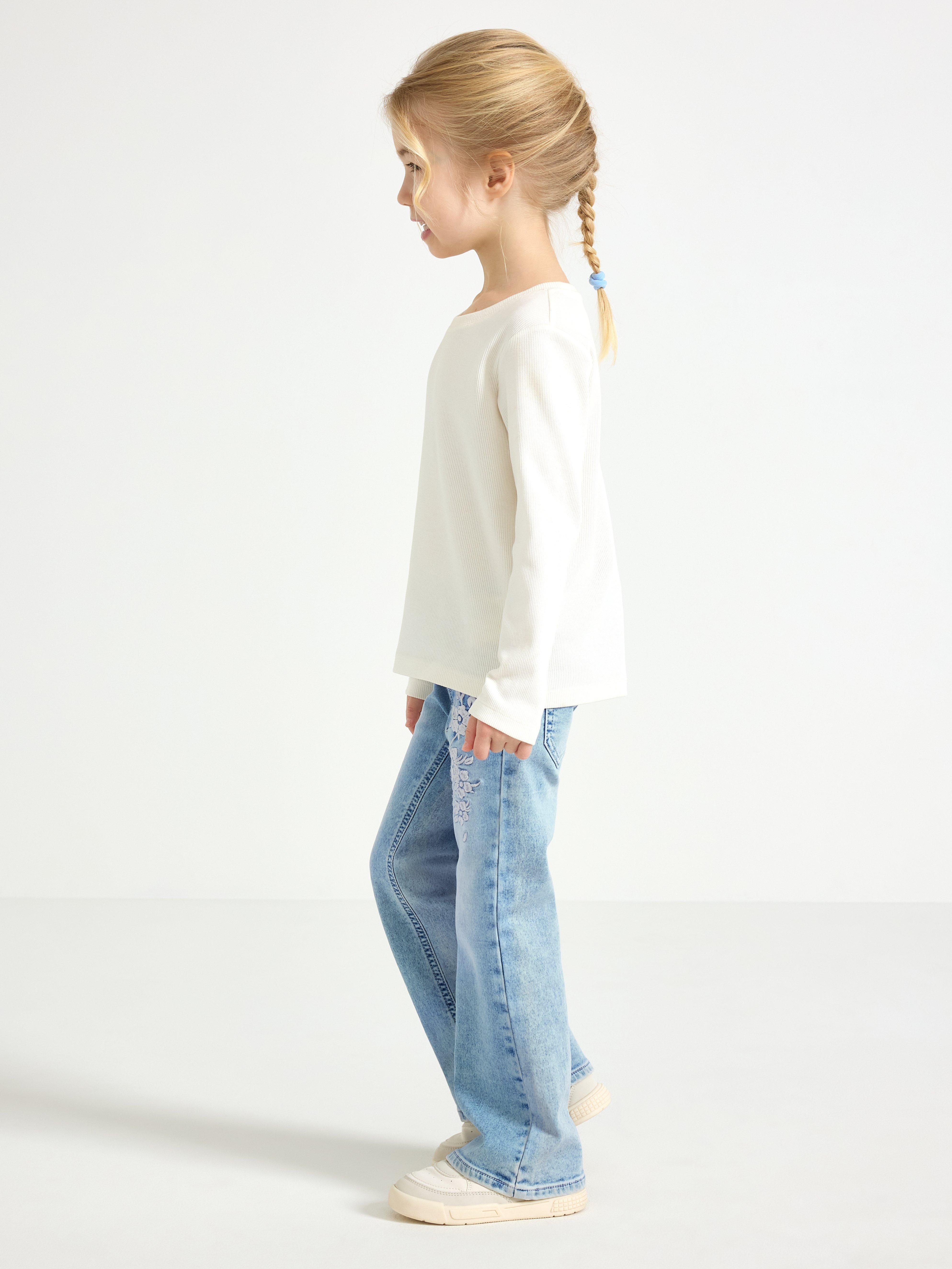FREJA Jeans acampanados con bordados, mezclilla clara