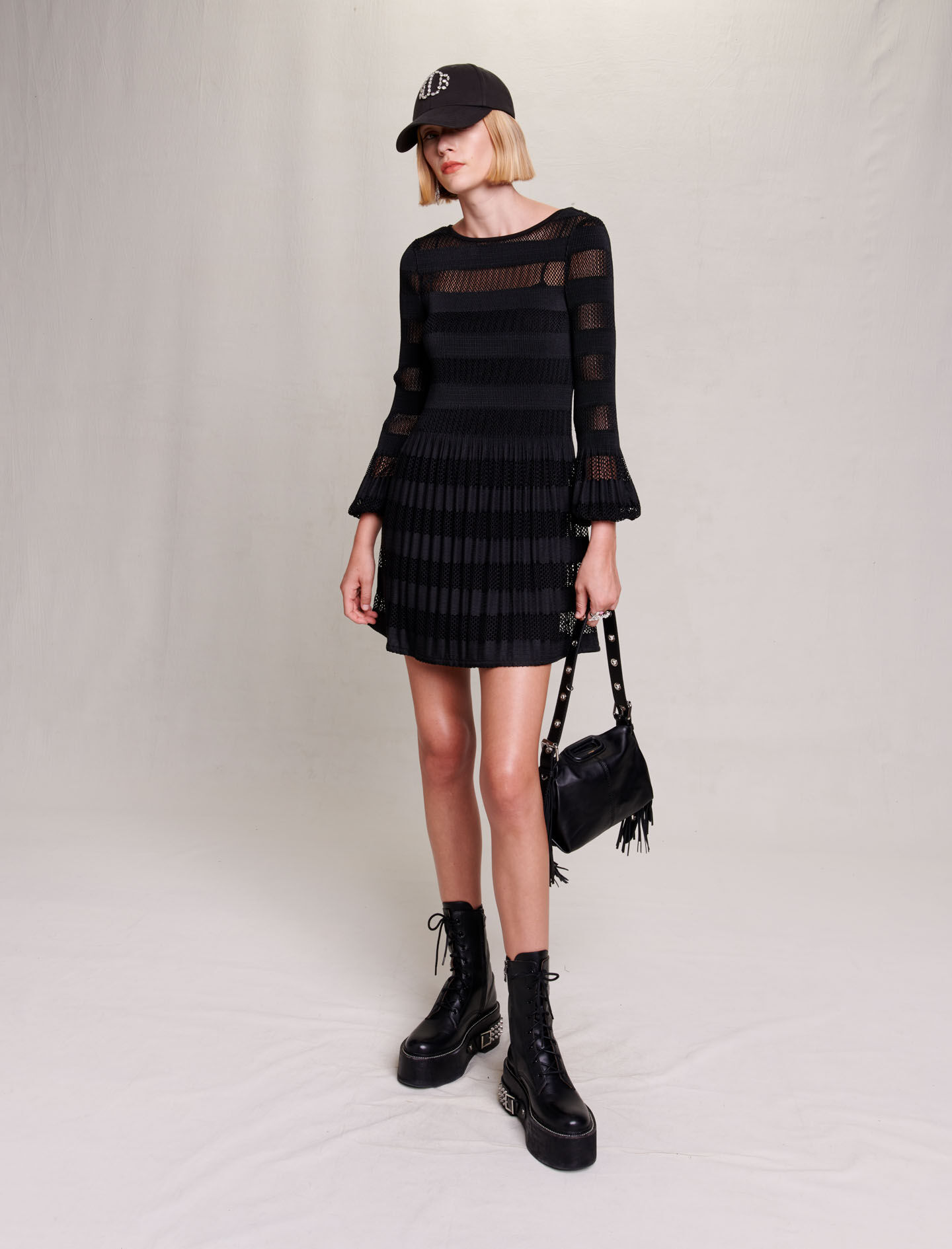 Rochie scurtă din tricot ajurat - Negru
