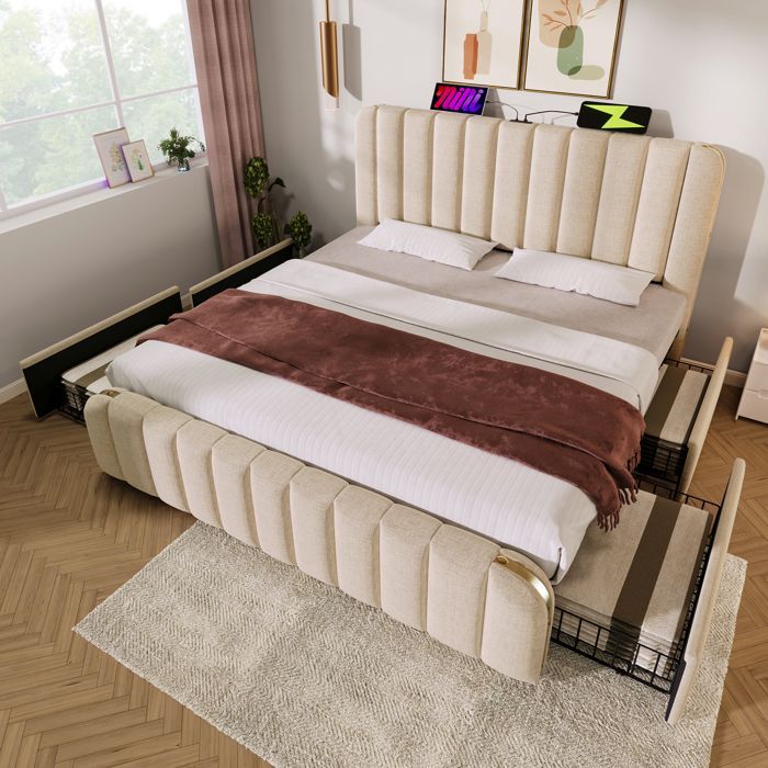 Cama tapizada de 180x200 con 4 cajones - Cabecero con carga USB Tipo-C - Ribete dorado - Base de láminas - Ropa de cama beige