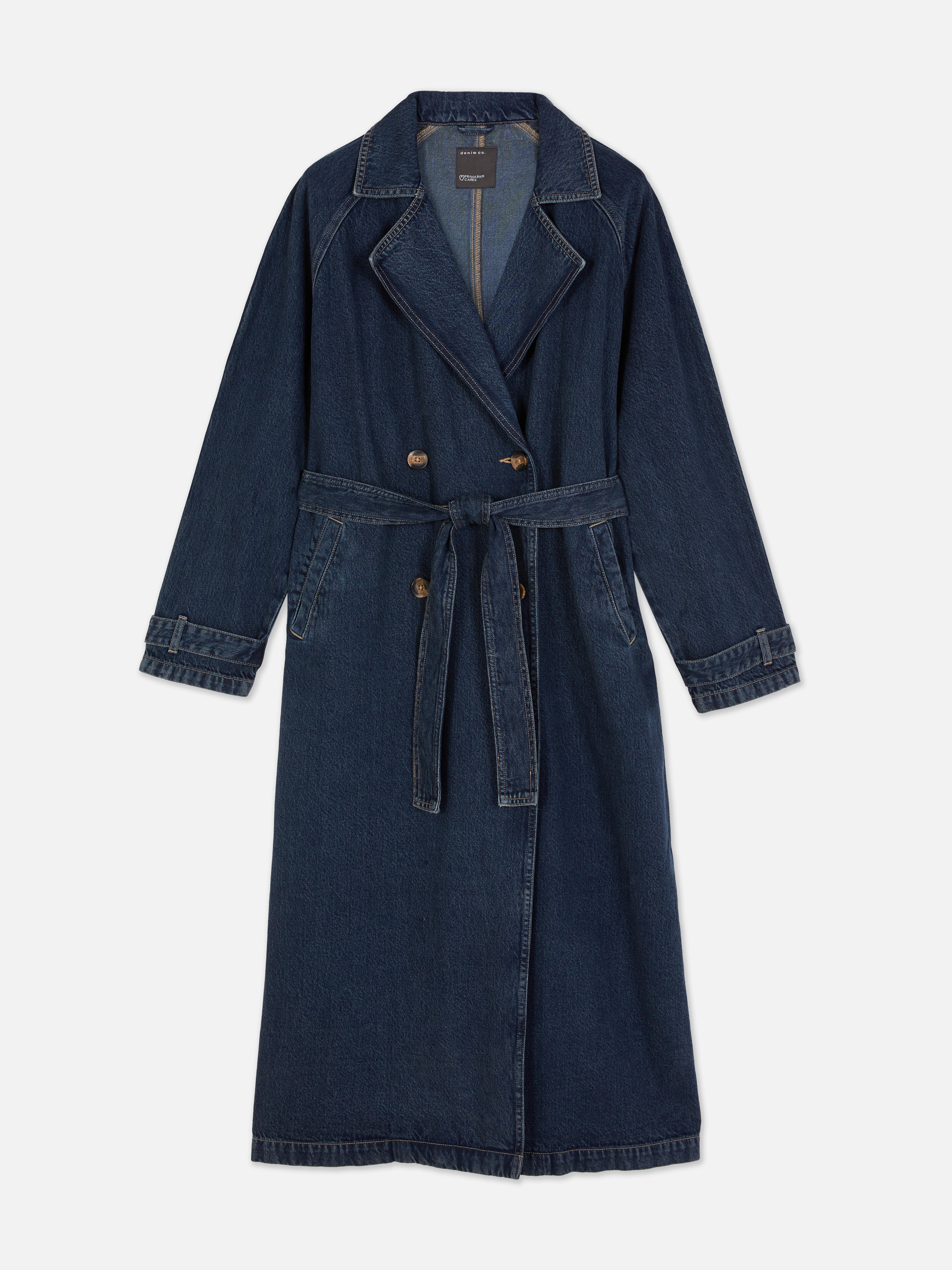 Trench maxi din denim. Acest trench maxi combină detalii clasice cu o notă modernă.