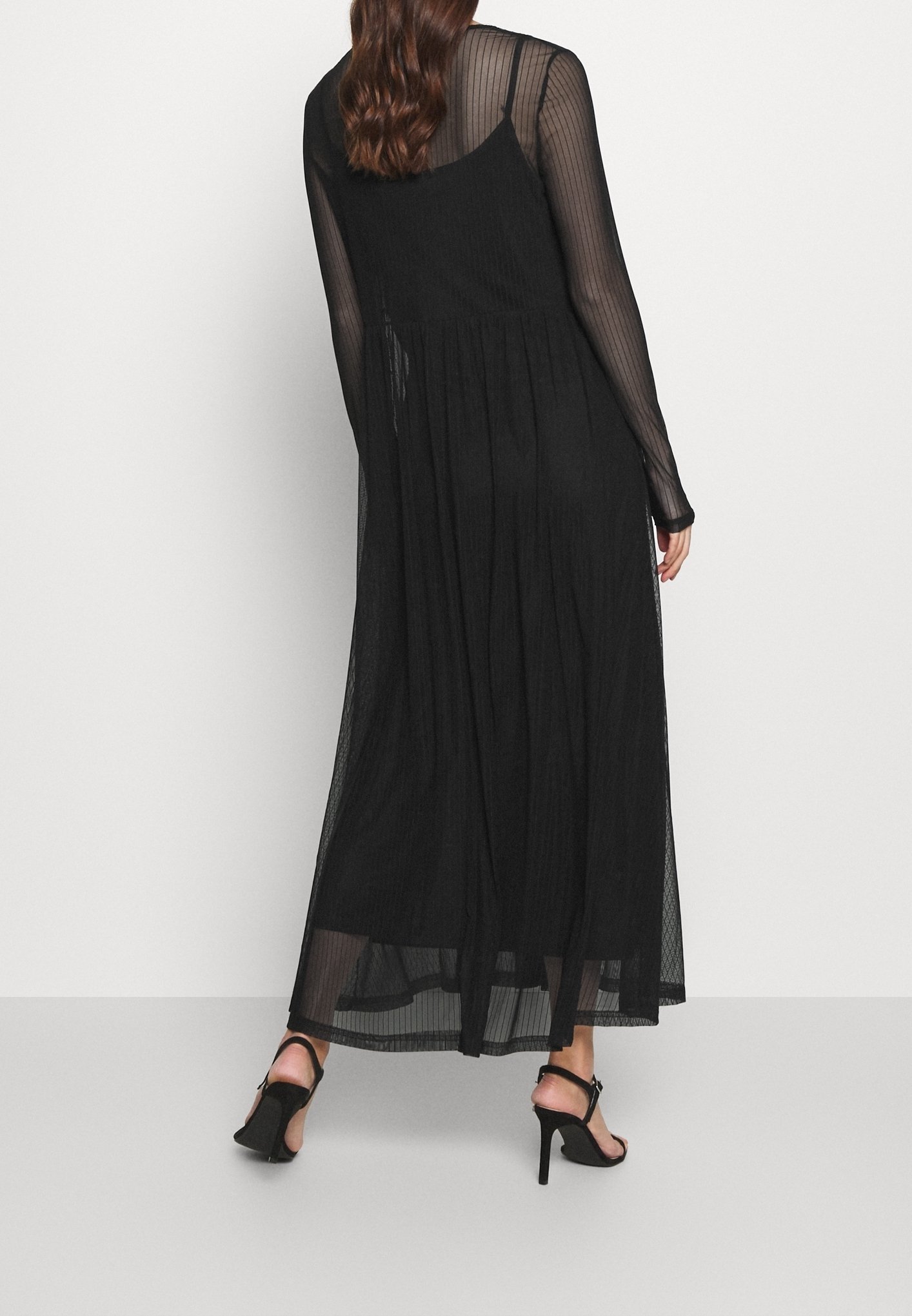 Robe Noisy pour le 1er mai - noire