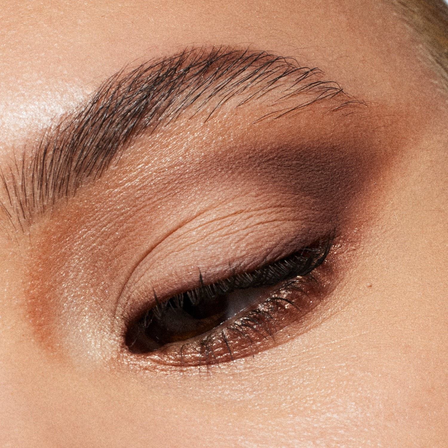 MAC acu ēnu palete „Intimate Nudes Connect In Color“ – 6,25 g