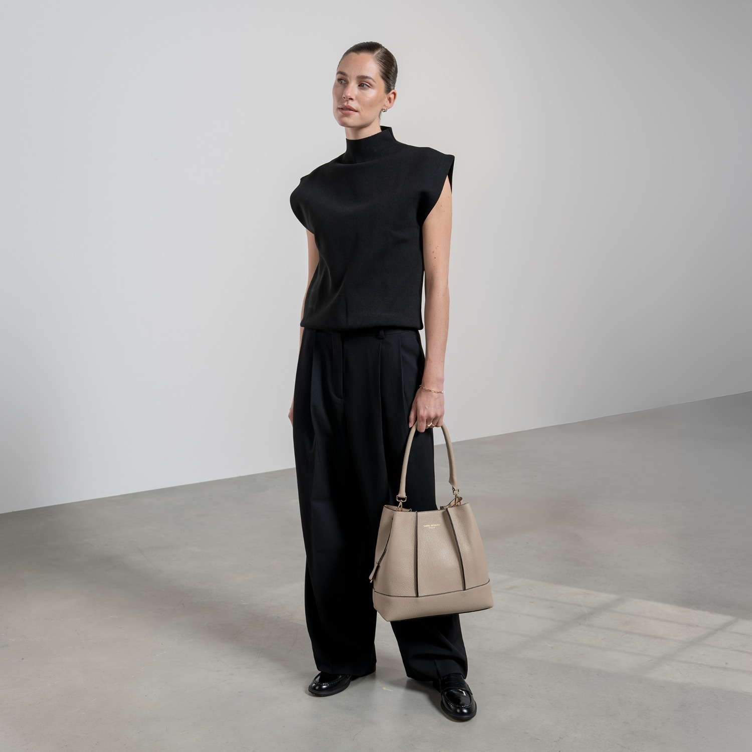 Isabel Bernard torba preko ramena Isabel Bernard Femme Forte Macie taupe - teleća koža - IB25074